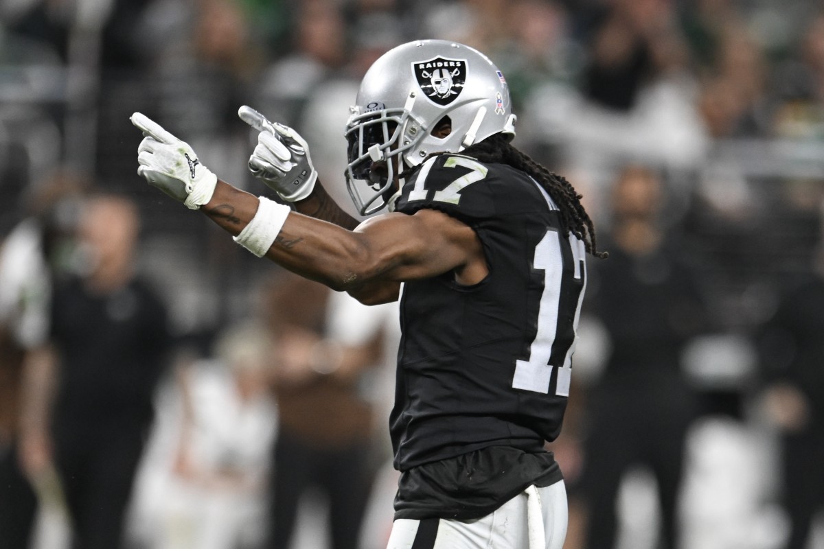 Could Kansas City Chiefs Make Blockbuster Trade for Las Vegas Raiders  Superstar Receiver Davante Adams? - Athlon Sports