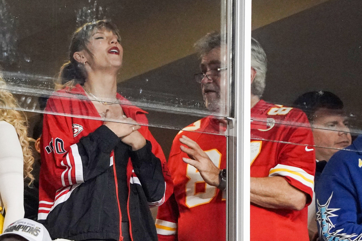 Travis Kelce's father, Ed, and Taylor Swift