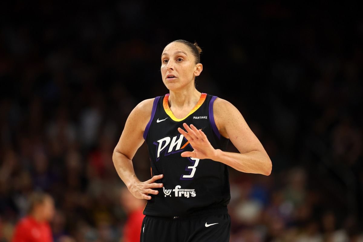 Diana Taurasi, Sue Bird Share Emotional Interaction Amid Retirement Rumors  - Athlon Sports