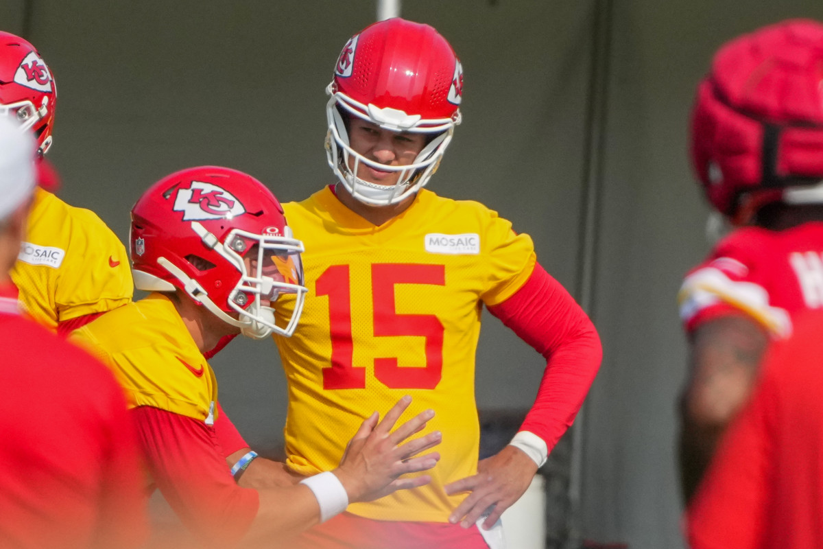 Kansas City Chiefs Reveal QB Move On Patrick Mahomes And Cut Veteran  Receiver Before Playoffs - Athlon Sports