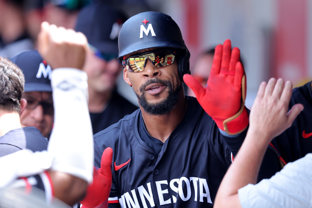 Twins' Byron Buxton Has Injury Scare in Second Inning vs. Cubs - Athlon Sports