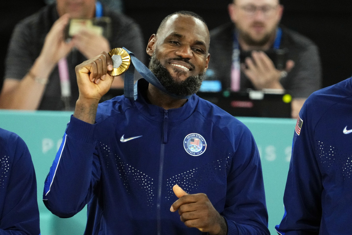 Fans Roast LeBron James After His Olympic Photo Goes Viral - Athlon Sports