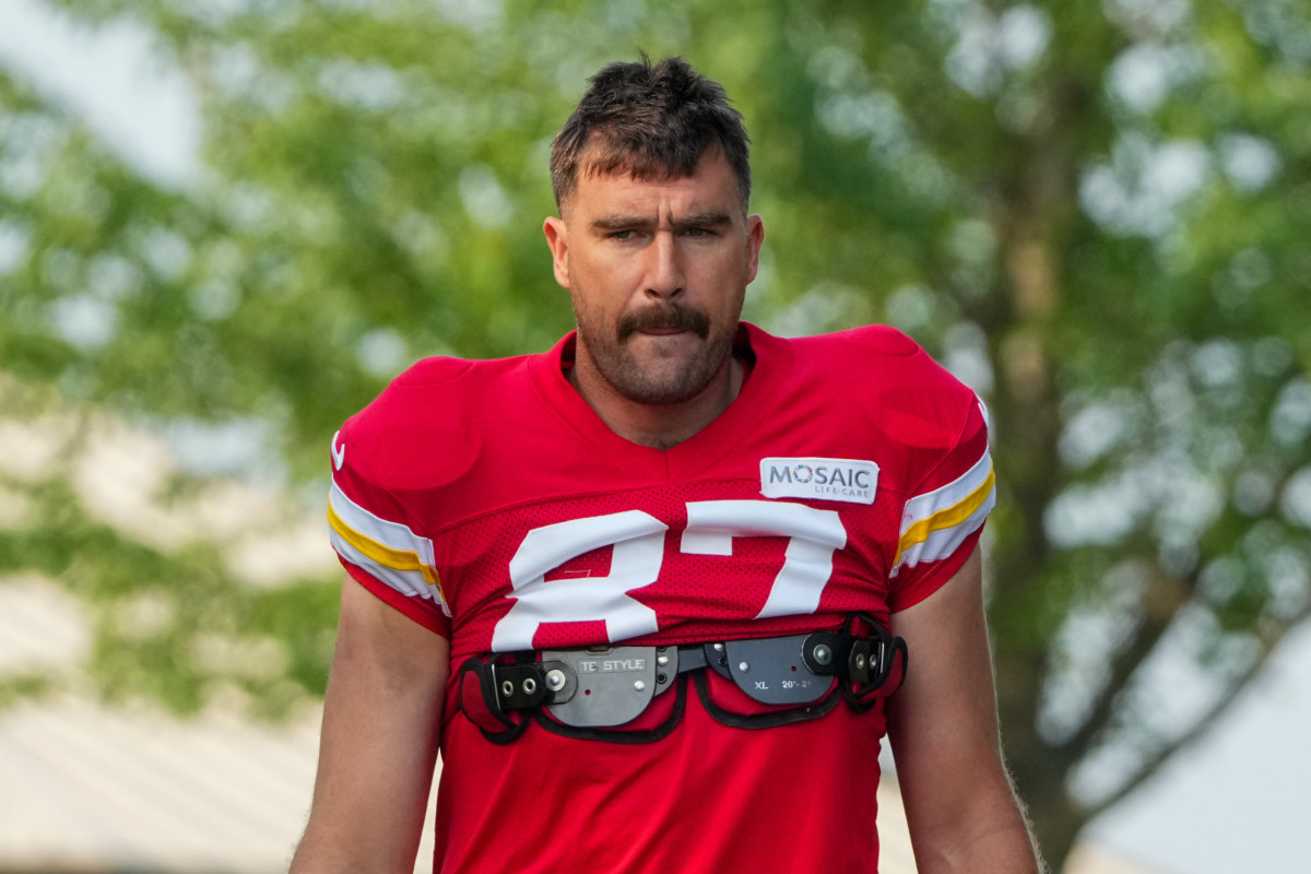 Kansas City Chiefs tight end Travis Kelce (87) at training camp.