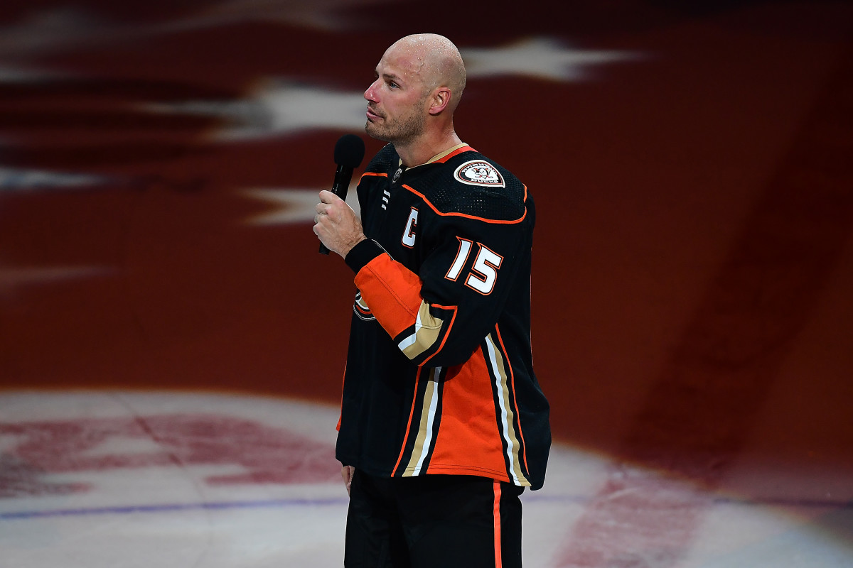 NHL Fans Drop Hilarious Takes After Ryan Getzlaf's New Role ...