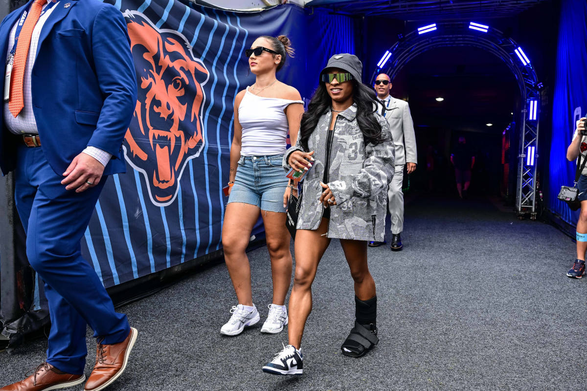 Simone Biles Wardrobe Choice Turns Heads at Bears Preseason Game ...