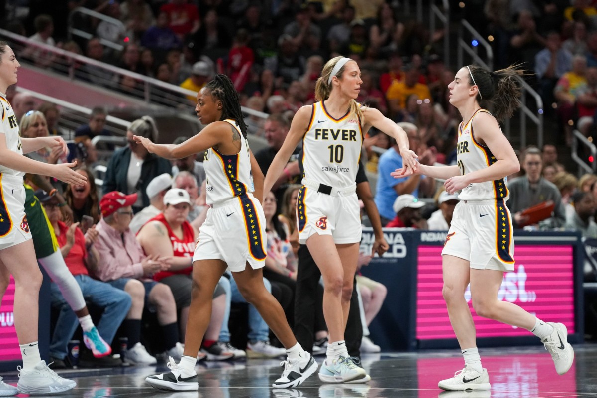 Indiana Fever guard Lexie Hull (10)