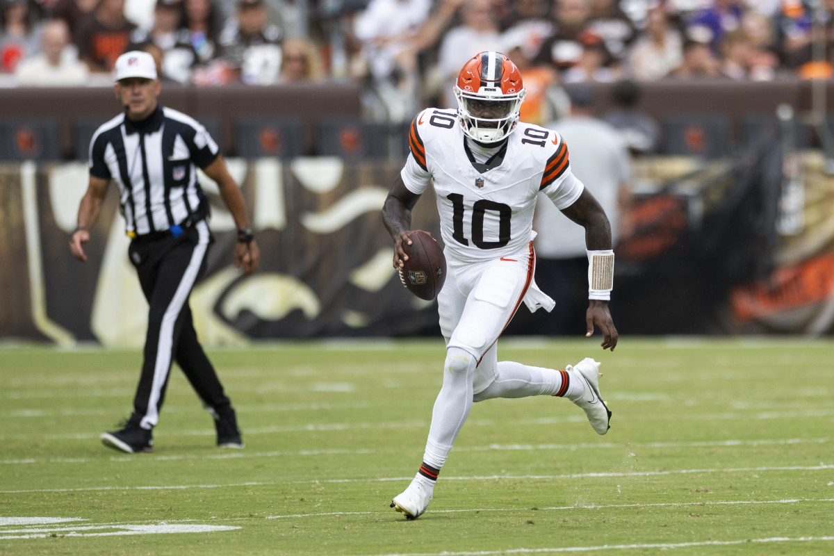 Tyler Huntley throwing a pass during a Browns game