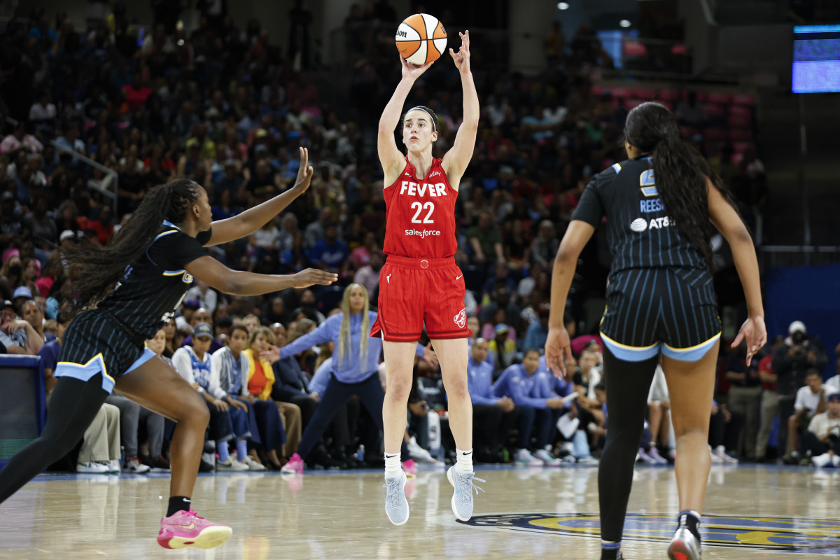 Indiana Fever guard Caitlin Clark shoots against the Chicago Sky at Wintrust Arena.