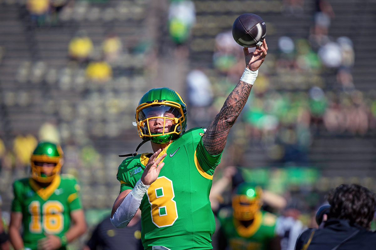 Oregon QB Dillon Gabriel Makes College Football History vs. Idaho - Athlon  Sports