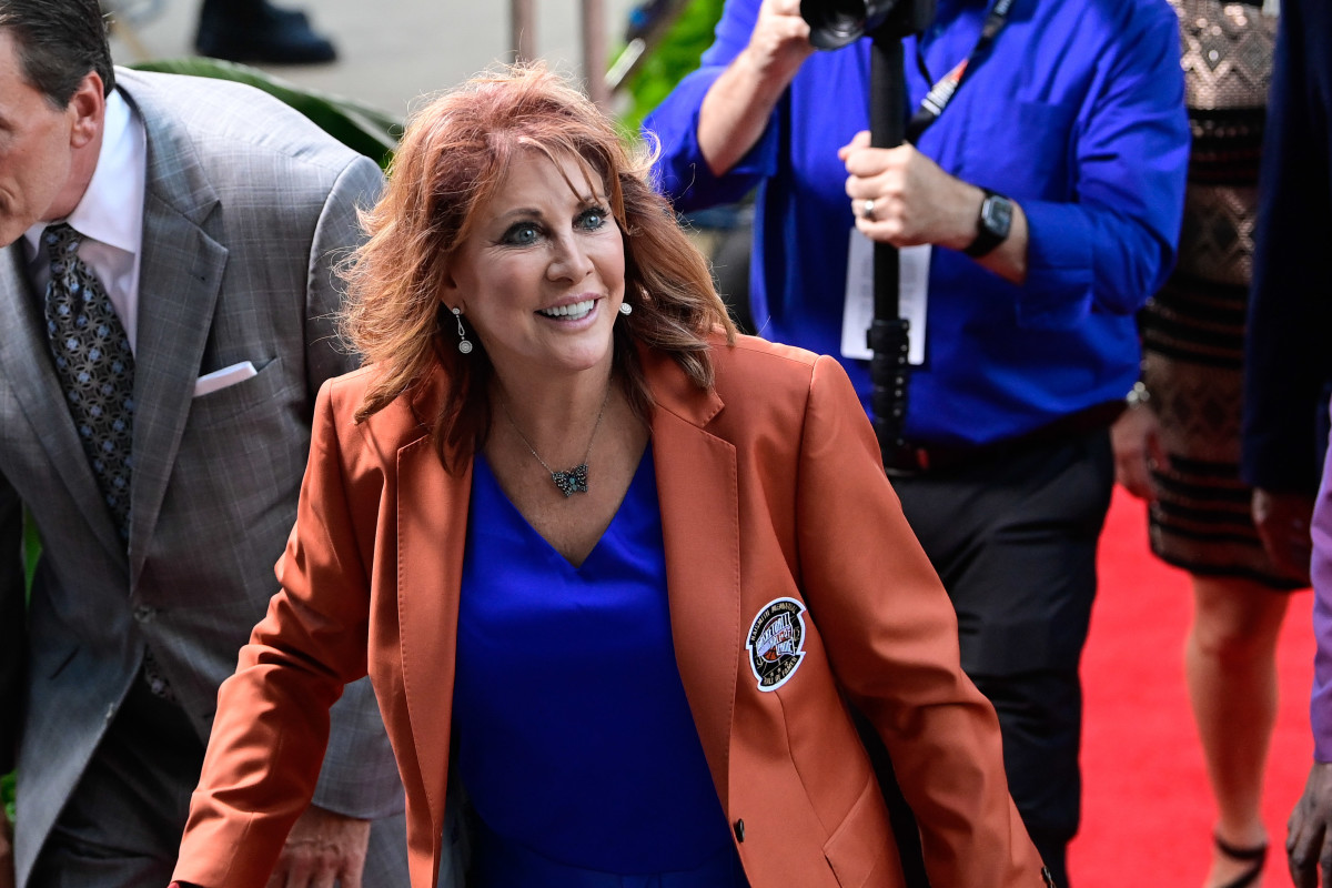 Nancy Lieberman Dares Fans To Message Her After Strong Caitlin Clark