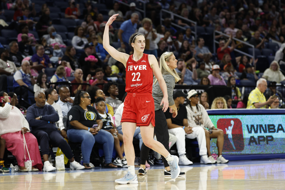 Indiana Fever guard Caitlin Clark (22)