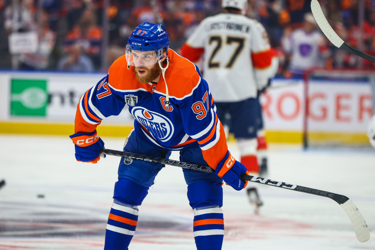 Oilers' Connor McDavid Projected to Sign Humongous Contract Extension