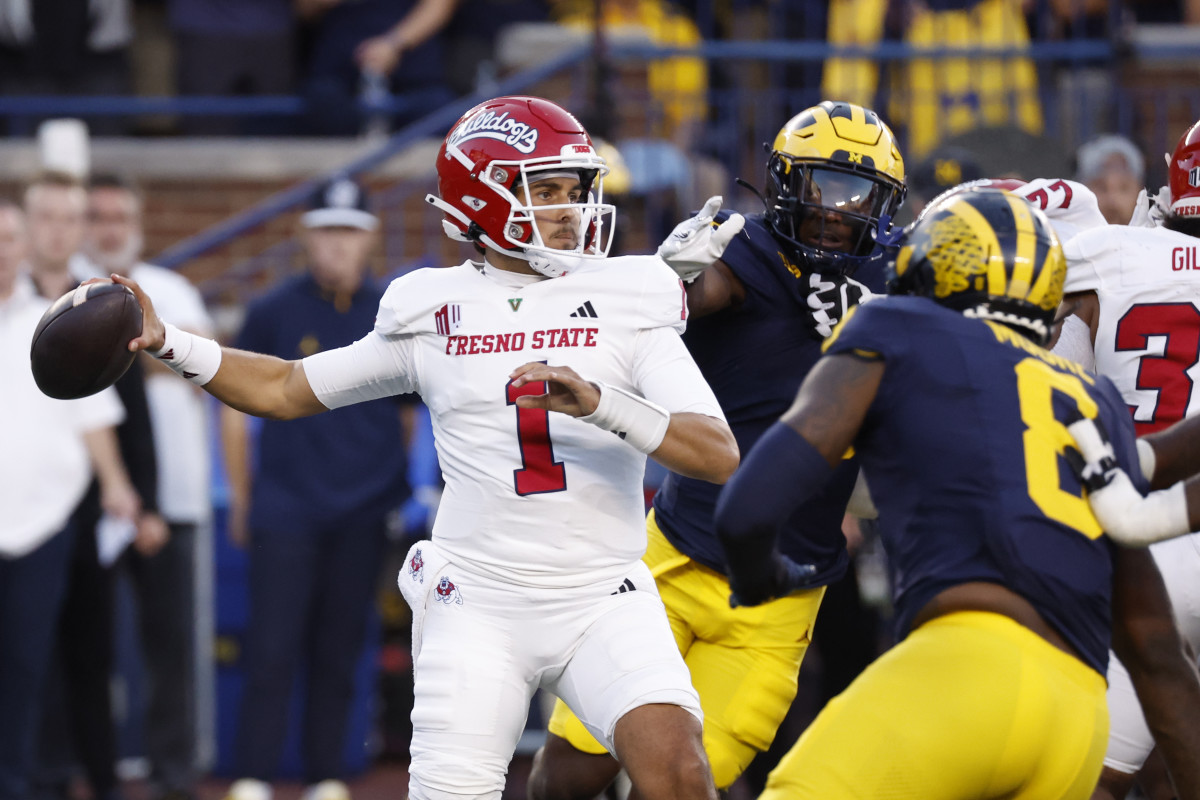 Fresno State Bulldogs quarterback Mikey Keene (1).