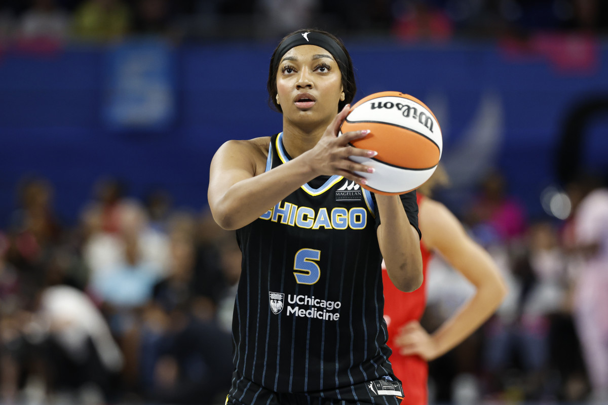 Chicago Sky forward Angel Reese (5)