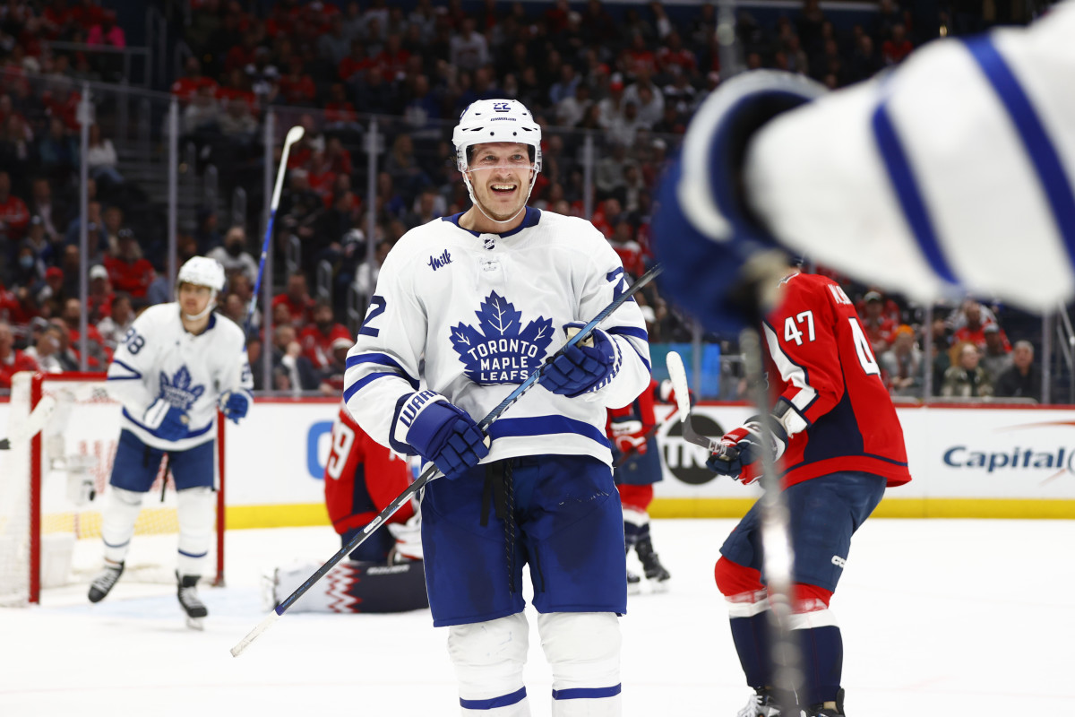 Report: Maple Leafs Already in Talks with 'Perfect' Defenseman - Athlon  Sports