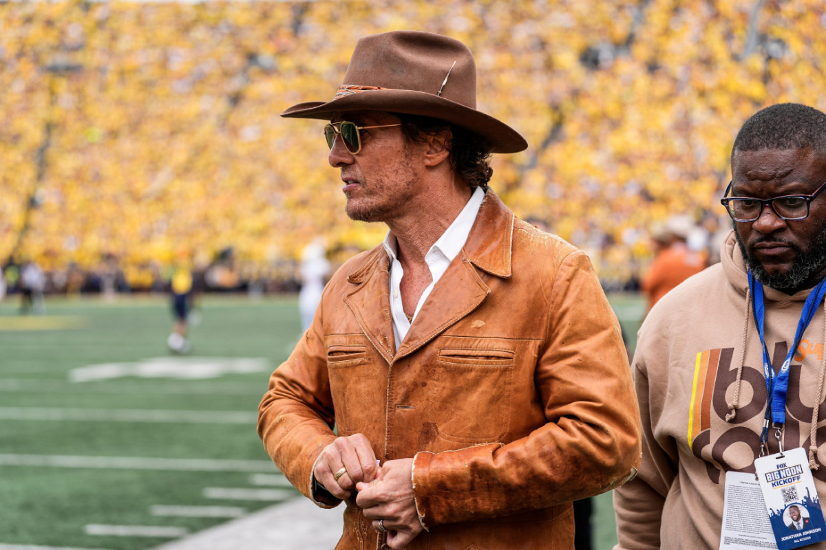 Postgame Handshake Between Quinn Ewers, Matthew McConaughey, and Arch ...