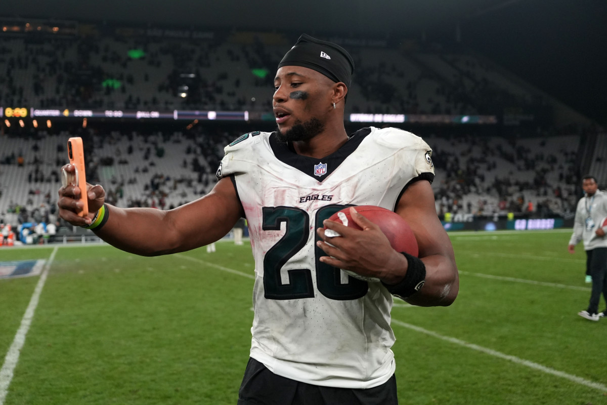 Eagles' Saquon Barkley's 65-Yard TD Matched by Saints; Philly Trails 12 ...