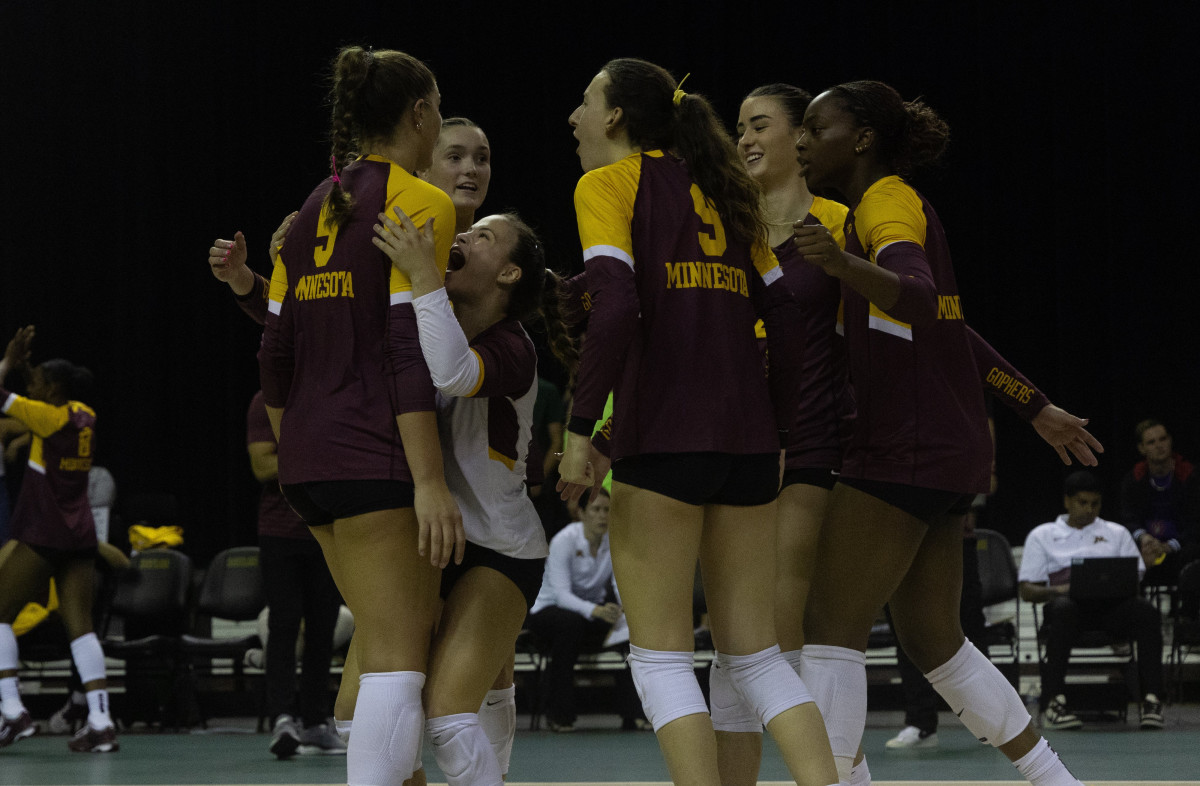 No. 18 Minnesota volleyball loses in 5 sets vs. TCU Athlon Sports