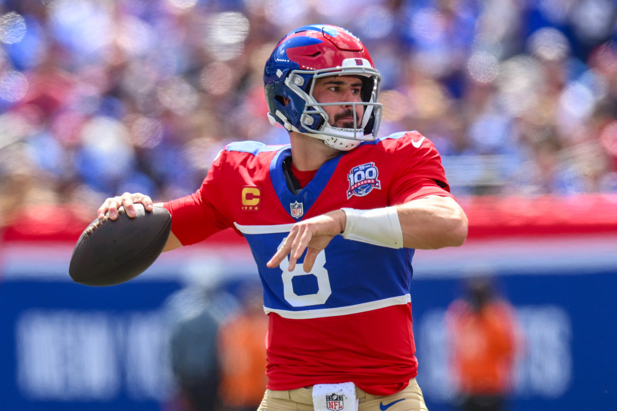 Giants Fans Wait Outside Stadium To Rip Daniel Jones After Disastrous ...