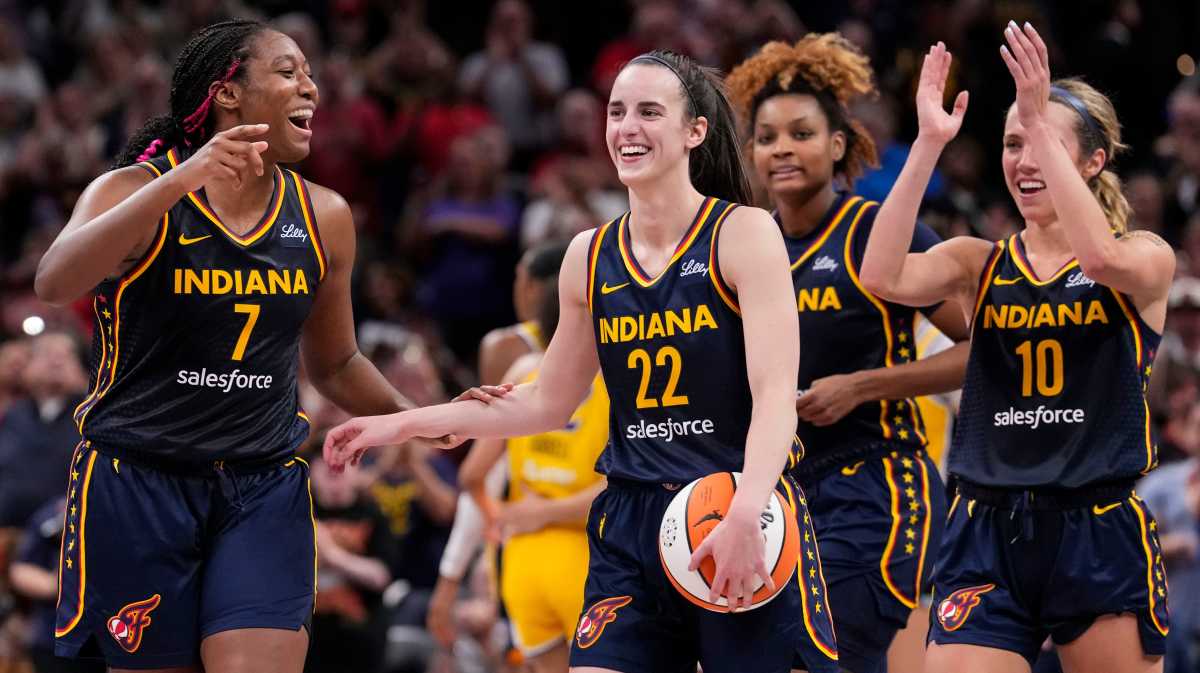 Indiana Fever forward Aliyah Boston (7) and teammate Caitlin Clark (22)