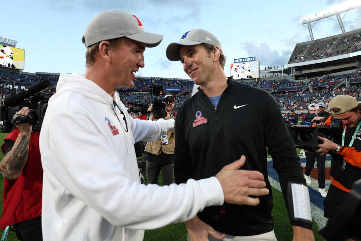 NFC coach Eli Manning and AFC coach Peyton Manning.