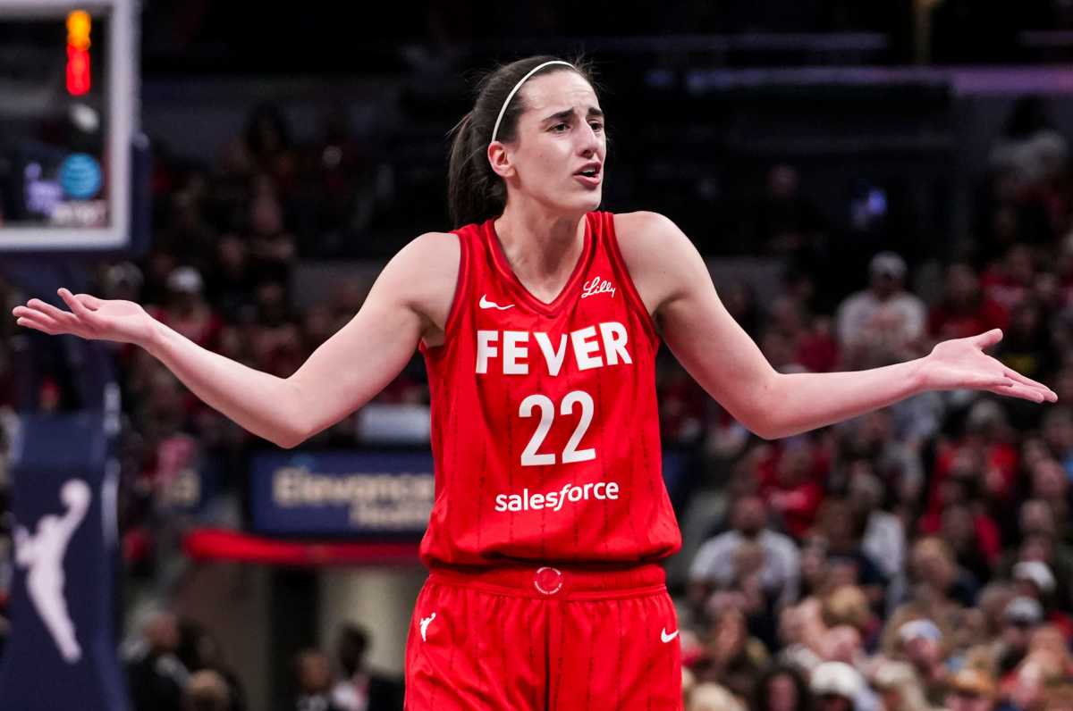 Indiana Fever guard Caitlin Clark (22)