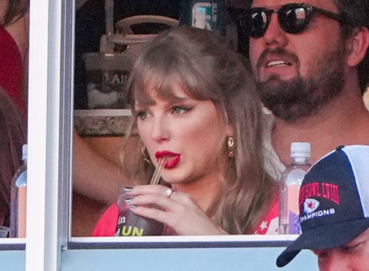 Photos Emerge Of Taylor Swift At Chiefs QB Patrick Mahomes' Epic ...