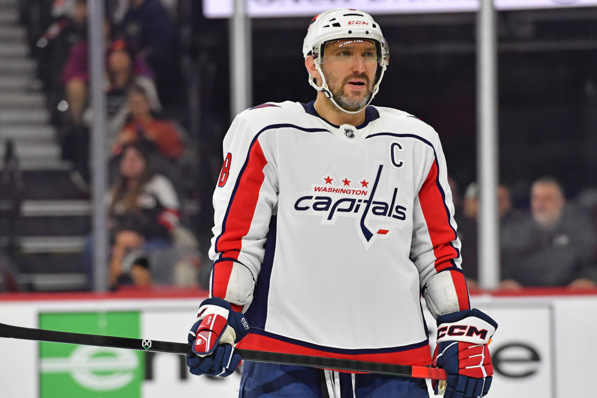 Washington Capitals left wing Alex Ovechkin (8) against the Philadelphia Flyers.