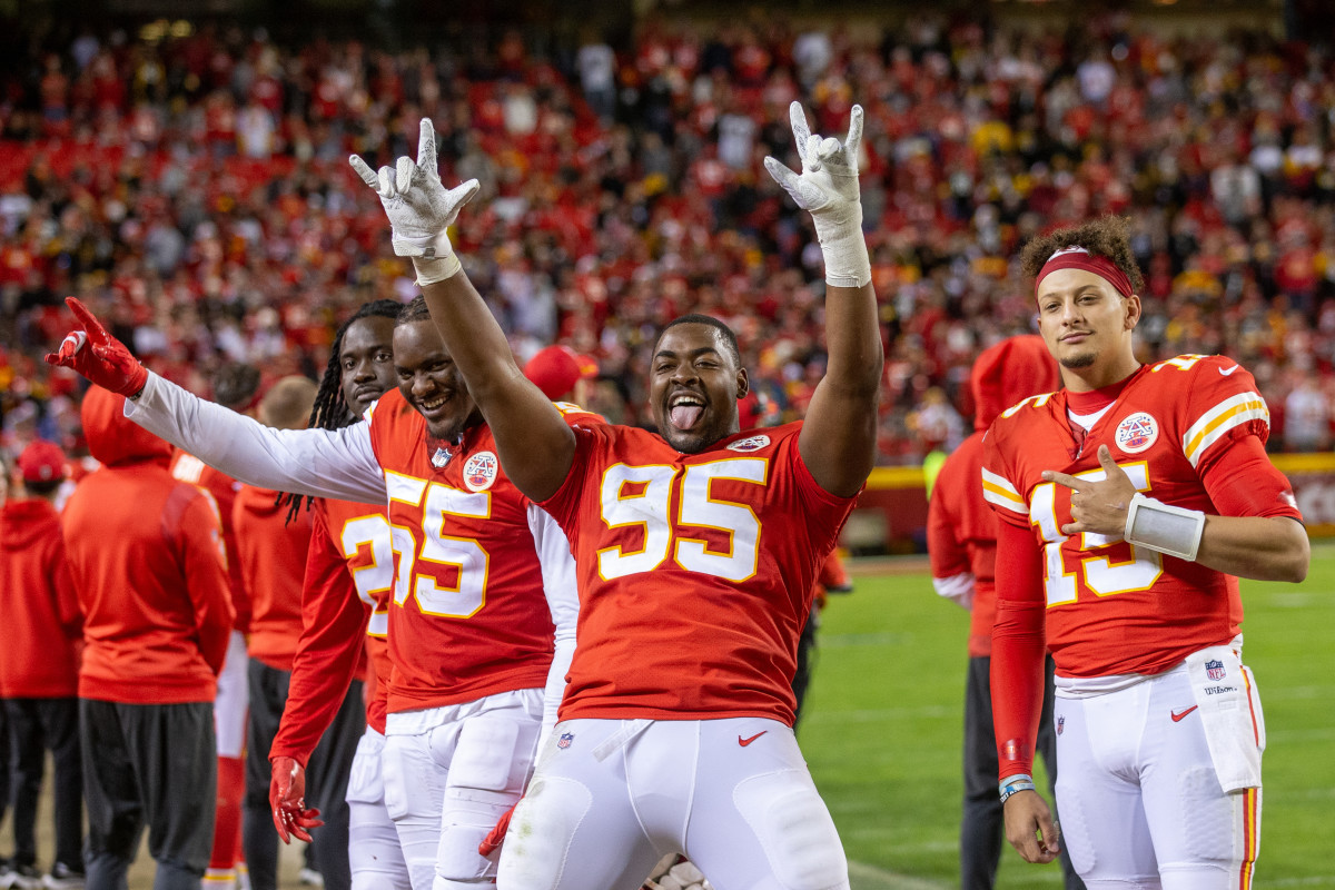 Kansas City Chiefs defensive end Chris Jones (95) and quarterback Patrick Mahomes (15) pose for pictures.