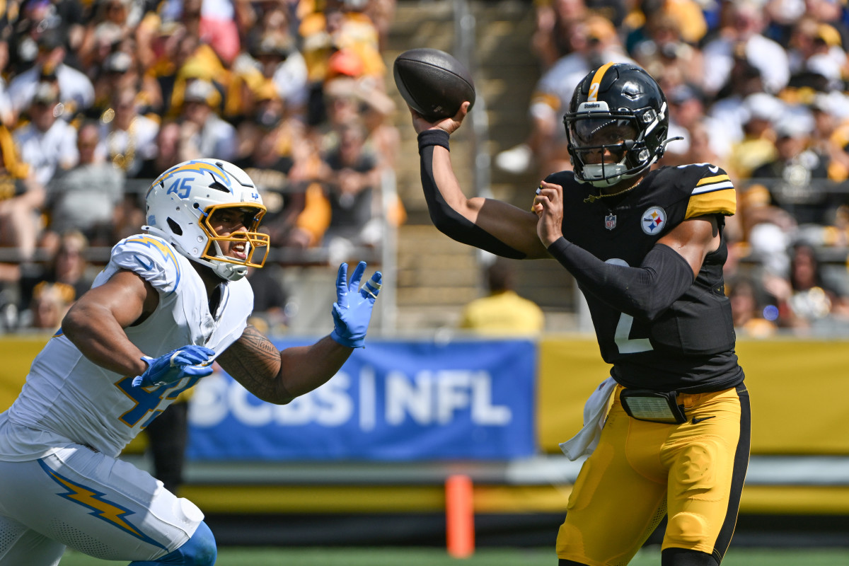 'Awesome' Justin Fields Sets New Season High as Pittsburgh Steelers