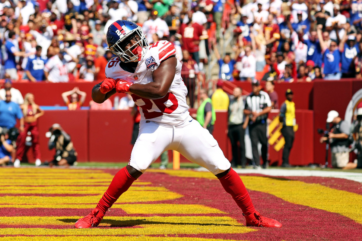 WATCH: New York Giants RB Devin Singletary Pulls New York Level 7-7