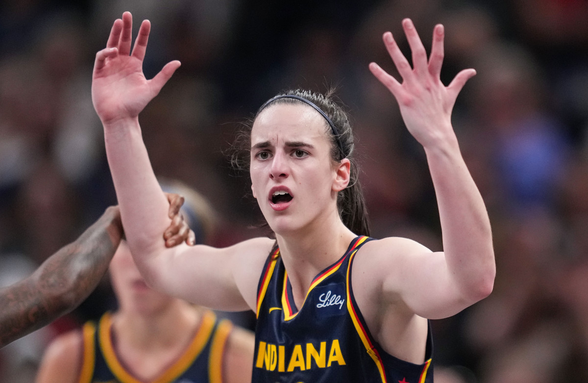 Caitlin Clark Fans Demand Answers From WNBA Over Rookie of the Year  Controversy - Athlon Sports