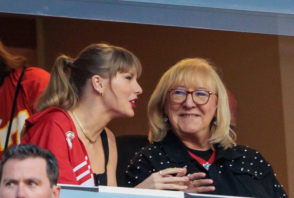 Taylor Swift watches Kansas City Chiefs with Kansas City Chiefs tight end Travis Kelce's mom Donna Kelce on October 12, 2023.