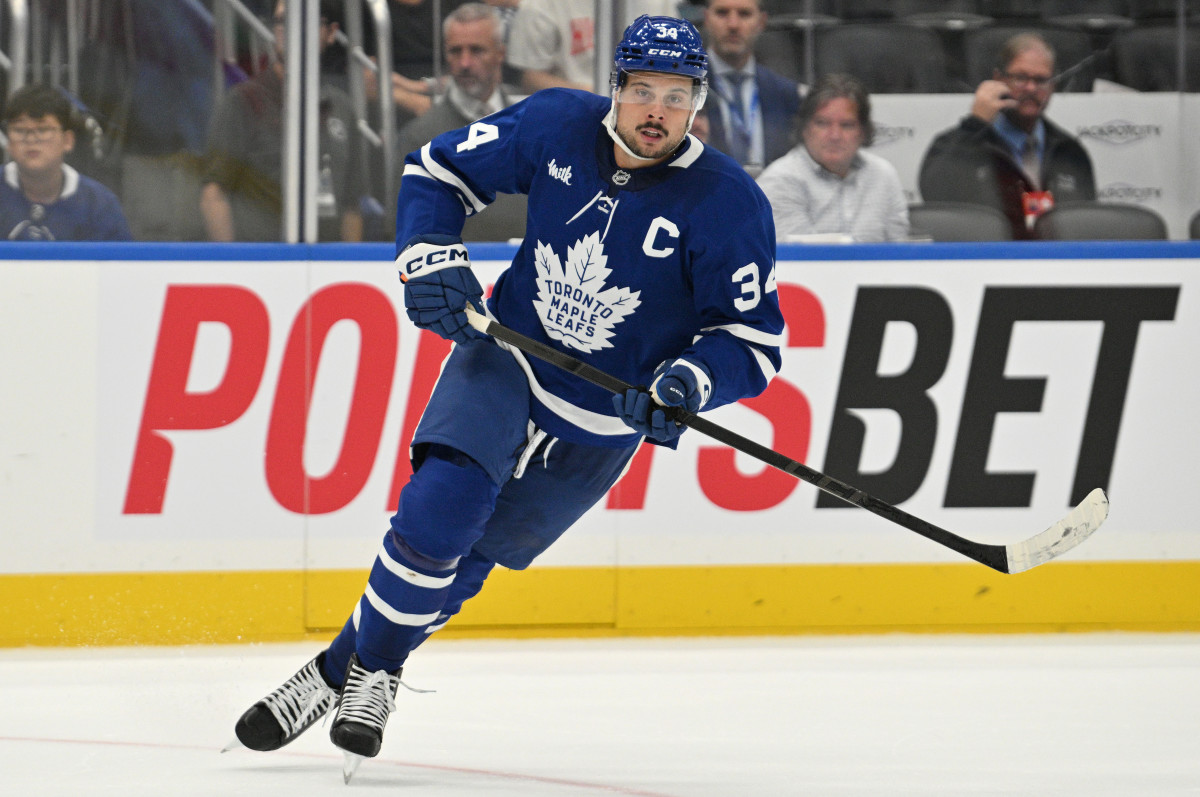 Maple Leafs' Auston Matthews 'Upper-Body' Injury Has Fans Concerned -  Athlon Sports