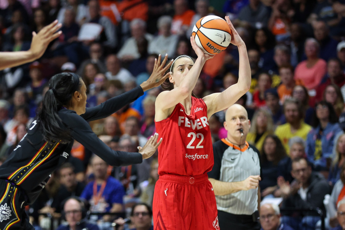 Testy Caitlin Clark Has Fan Removed During Fever's WNBA Playoff Game -  Athlon Sports