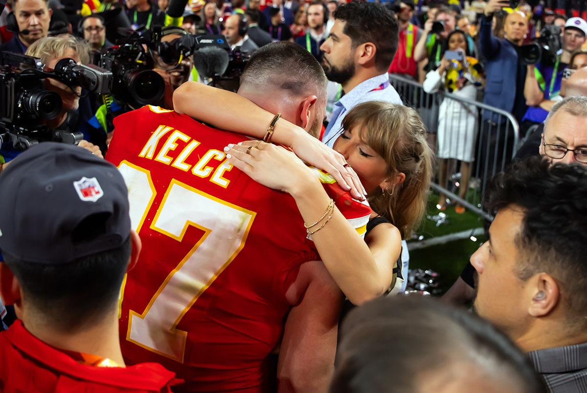 Chiefs tight end Travis Kelce and Taylor Swift.