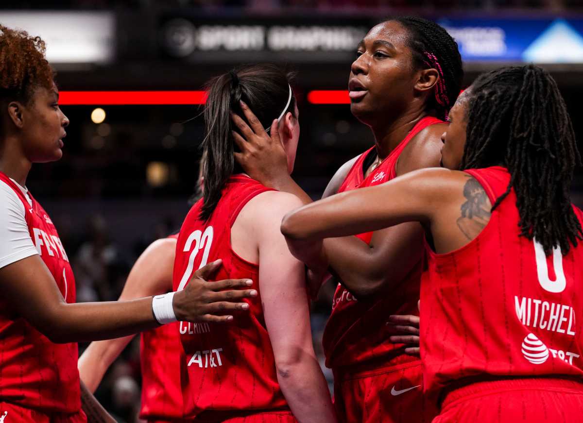 Indiana Fever forward Aliyah Boston (7) and Indiana Fever guard Caitlin Clark (22)