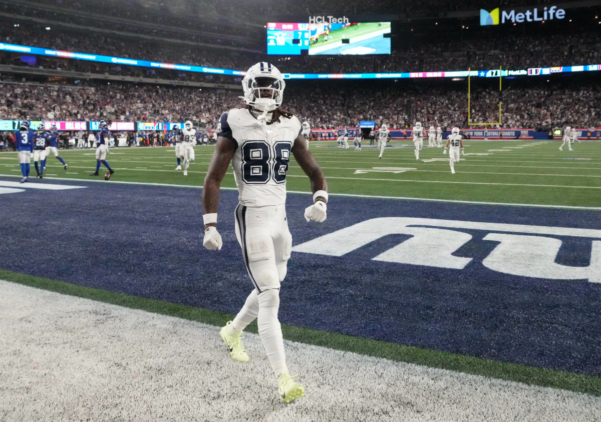 Dallas Cowboys wide receiver CeeDee Lamb (88) celebrates after a a touchdown against the Giants in the first half at MetLife Stadium. Mandatory Credit: Robert Deutsch-Imagn Images