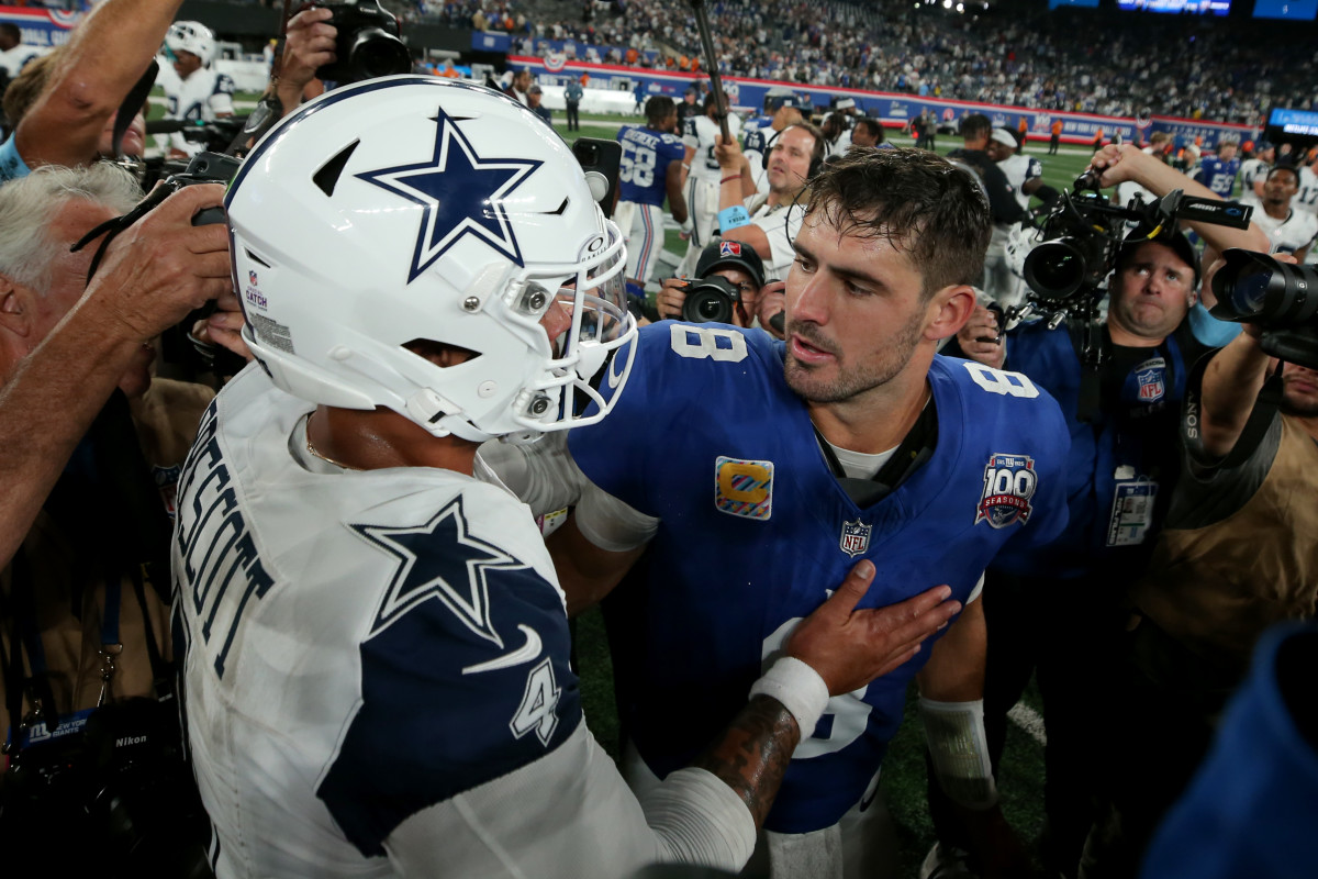 Dallas Cowboys quarterback Dak Prescott (4) and New York Giants quarterback Daniel Jones (8)