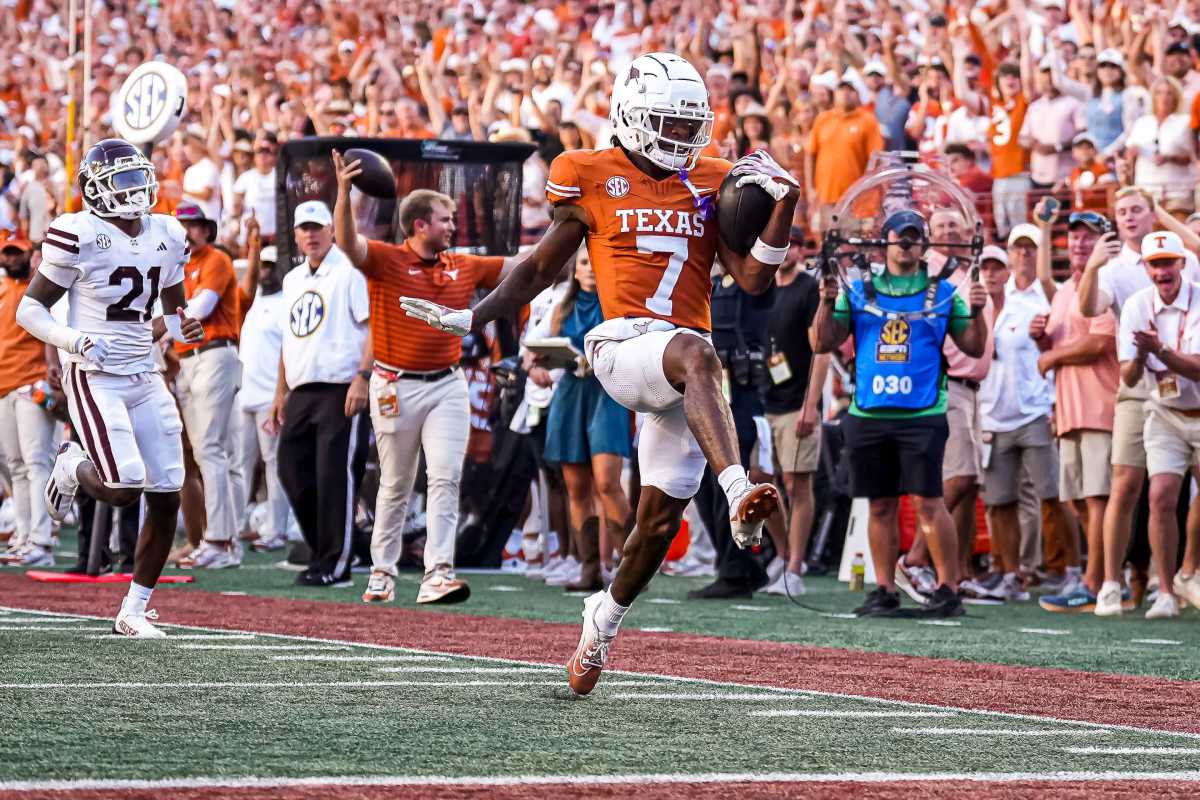 Texas Longhorns Named the Favorites to Land No. 1 ATH in 2025 Recruiting  Class - Athlon Sports