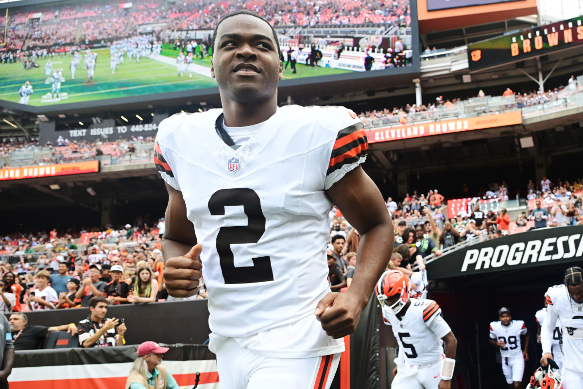 Browns wide receiver Amari Cooper takes to the field.