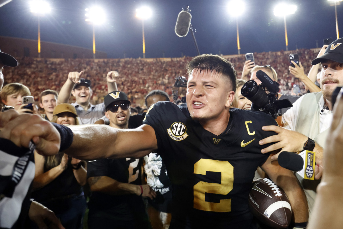 Footage Emerges Of Vanderbilt Fans Tearing Down Goal Post After Beating Alabama Athlon Sports 9847