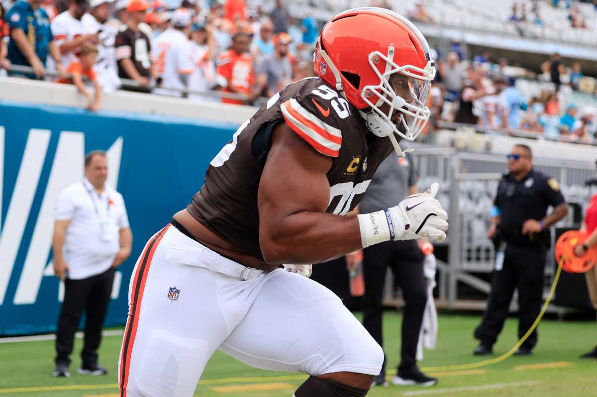 Cleveland Browns' Myles Garrett: 100Mph   A Close Call? - qz48d4h