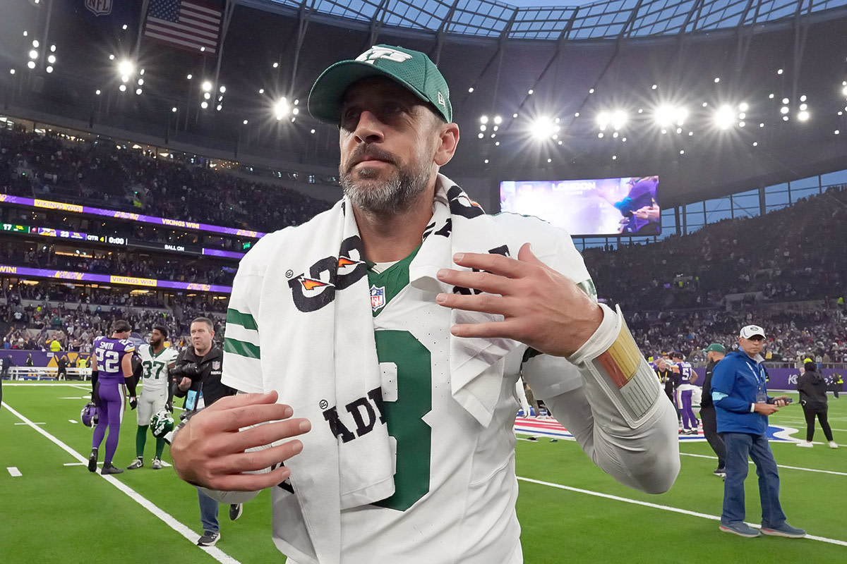 Trade Pitch Lands Jets Former FirstRound QB as Aaron Rodgers