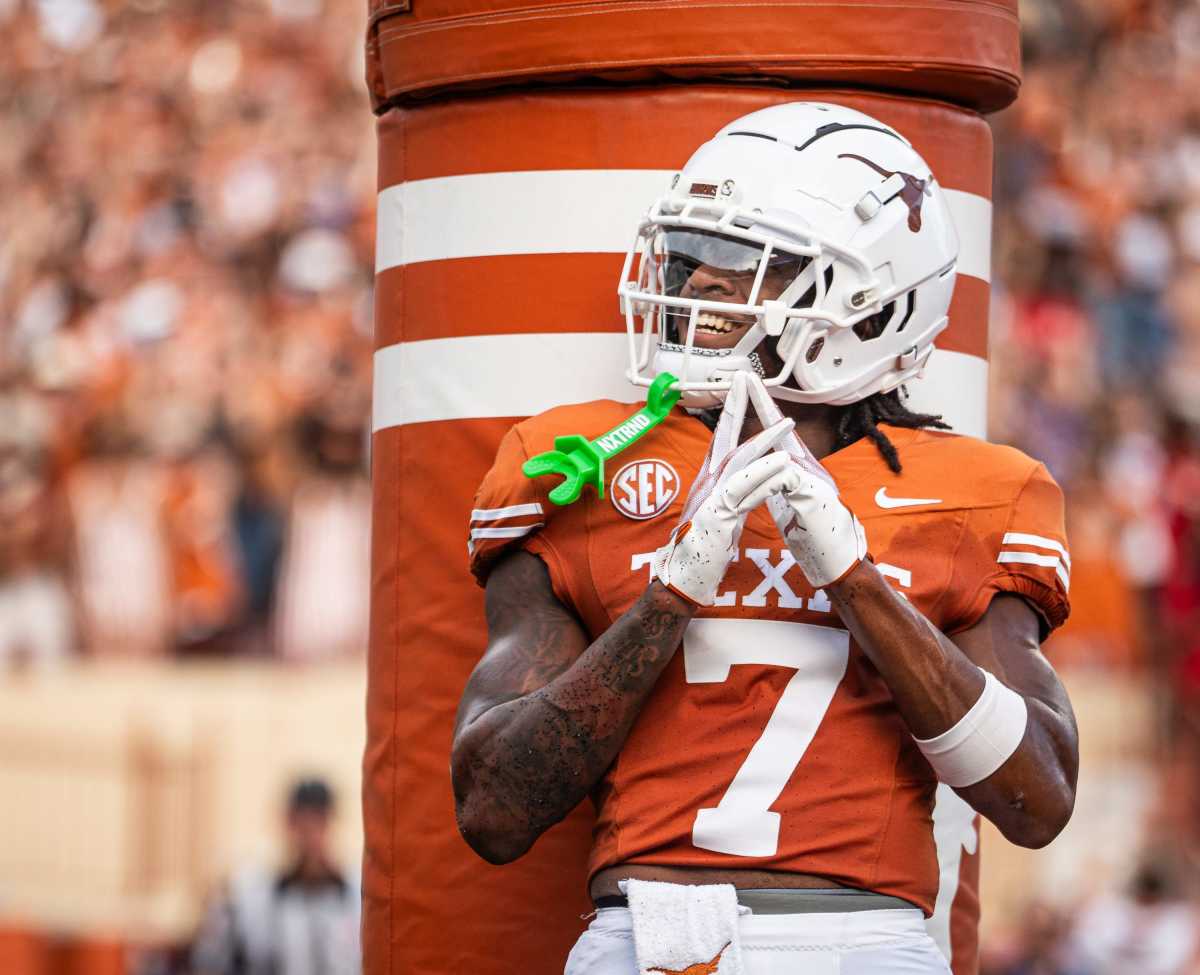 Texas Longhorns wide receiver Isaiah Bond (7).