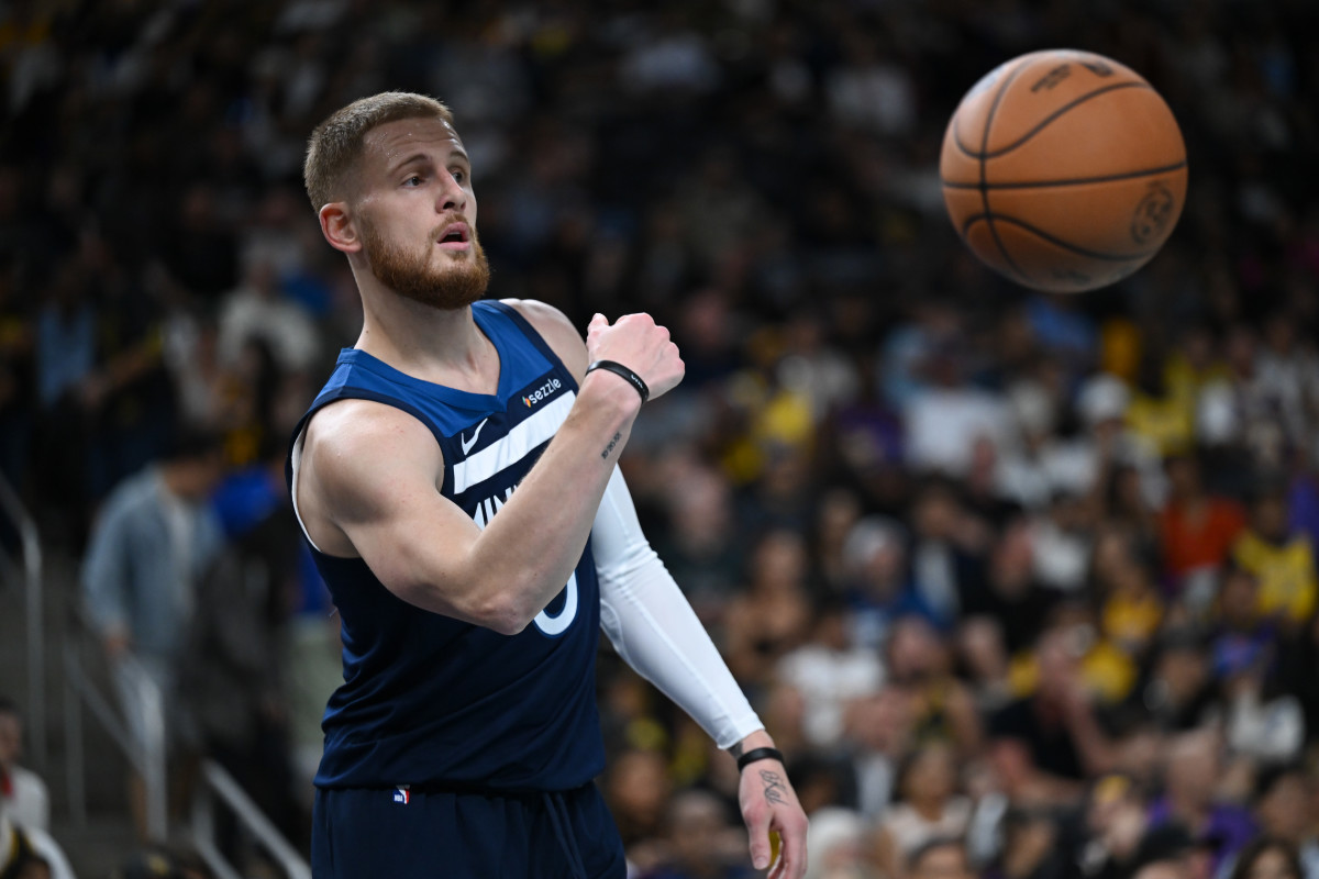 Newest Minnesota Teammate Defends Donte DiVincenzo For New York Knicks'  Spat - Athlon Sports