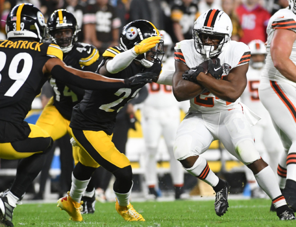 Nick Chubb suffers gruesome knee injury in Browns' game vs. Steelers