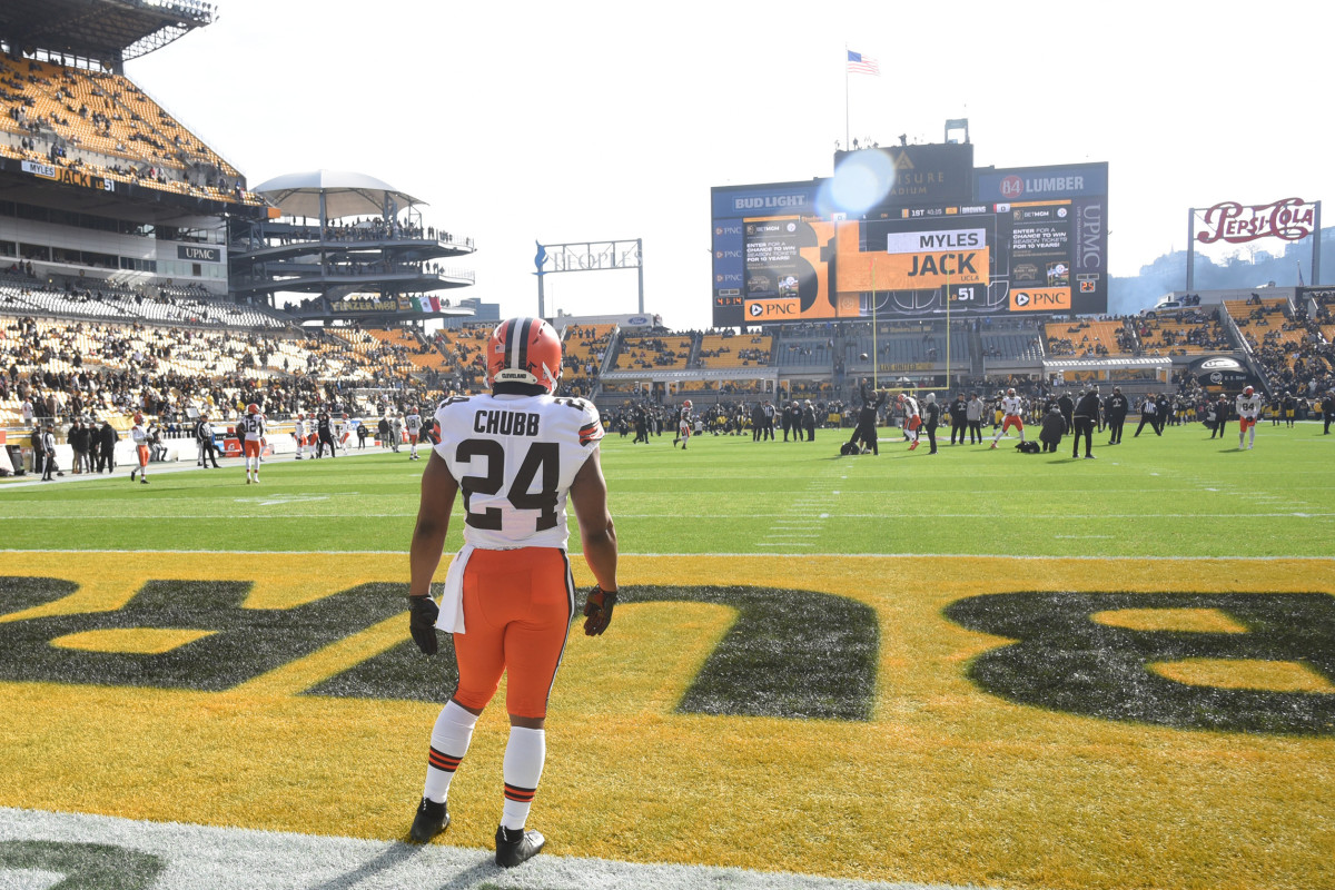 Steelers hold off Browns on 'Monday Night Football'; Nick Chubb carted off  with horrific knee injury