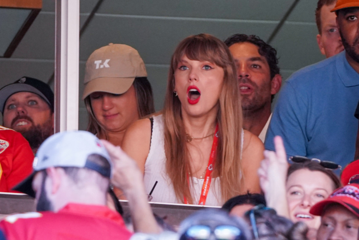 Taylor Swift Had Blunt Reaction to Discovering CBS's Broadcast