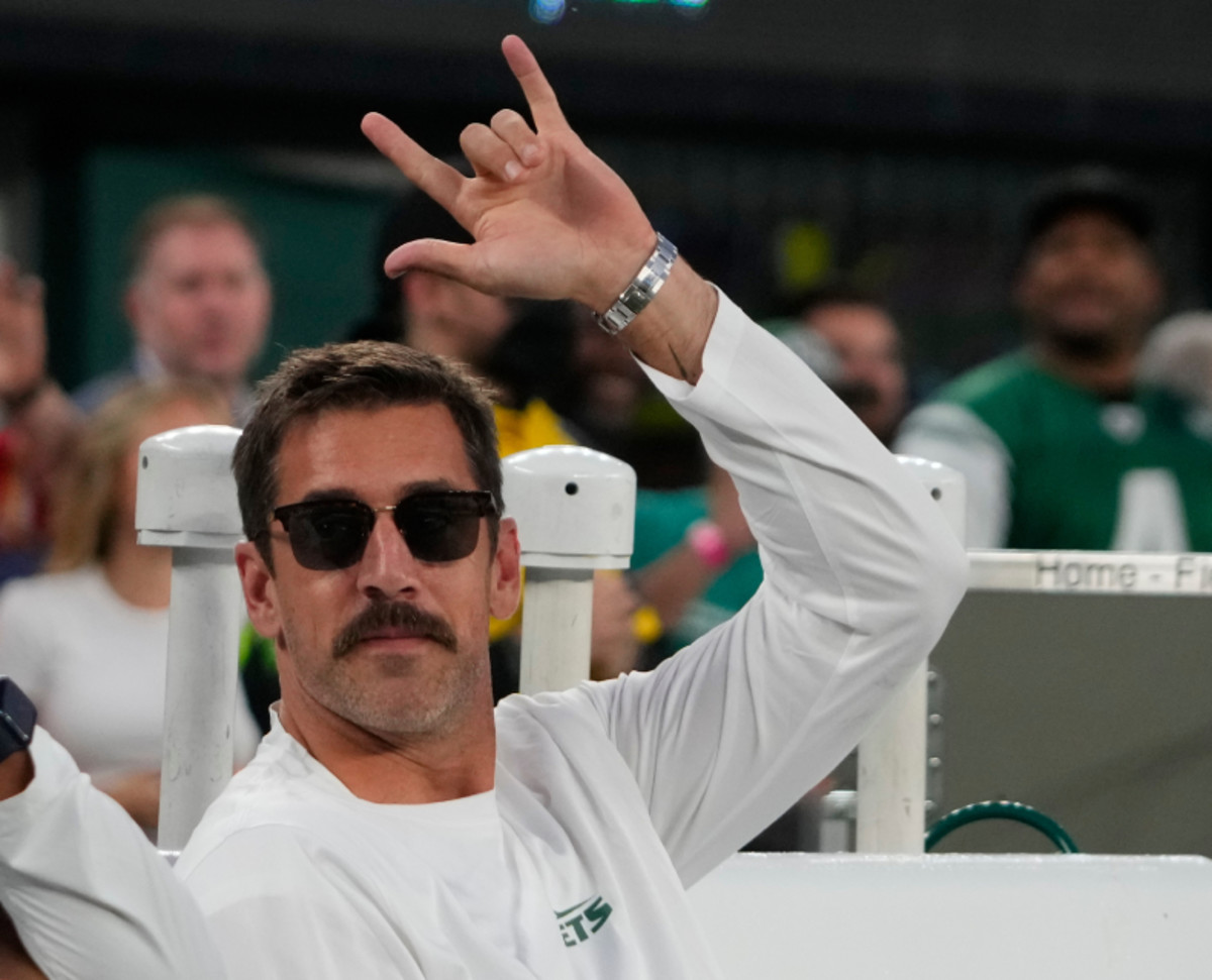 Aaron Rodgers' Reaction To Jets' Failed Trick Play Is Going Viral ...